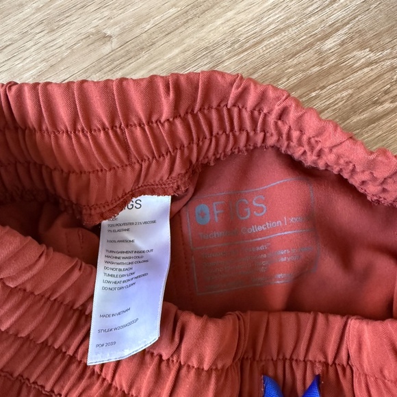 FIGS Scrub Set - Picture 2 of 4